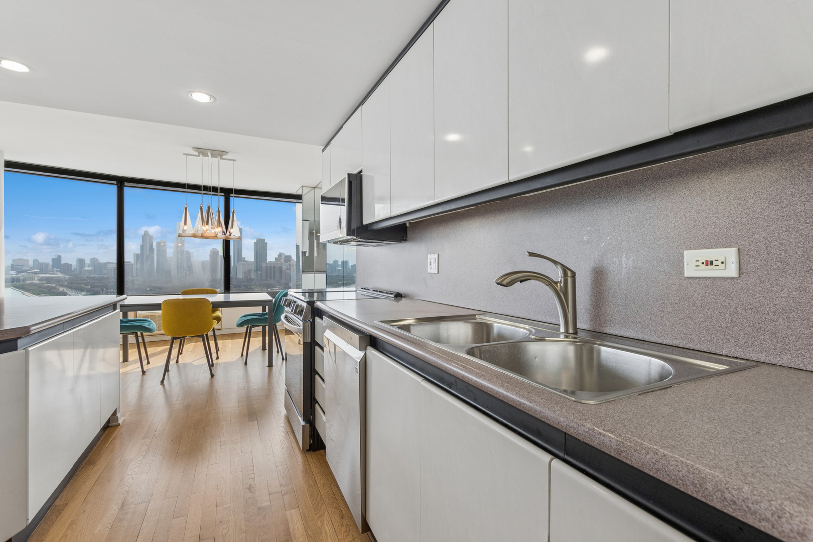 155 North Harbor Drive, Unit 2512 Chicago, IL 60601 - Photo 14 of 34