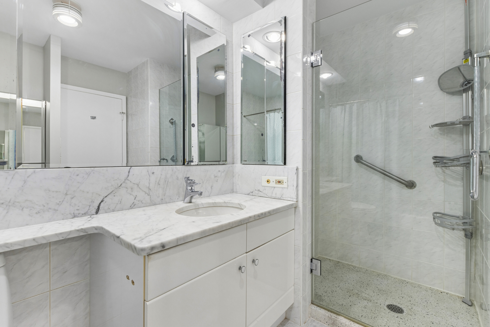 155 North Harbor Drive, Unit 2512 Chicago, IL 60601 - Photo 23 of 34