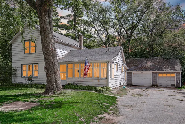 $216,000 | 2201 Thornton Lansing Road, Lansing, IL 60438