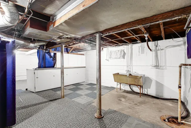 $216,000 | 2201 Thornton Lansing Road, Lansing, IL 60438