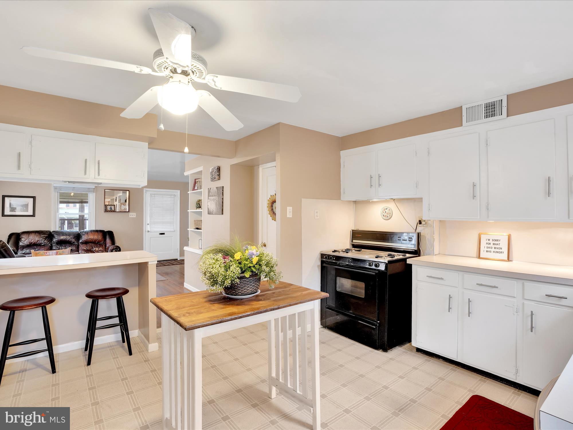 1156 Jamaica Road Lancaster, PA 17602 - Photo 12 of 30 Kitchen