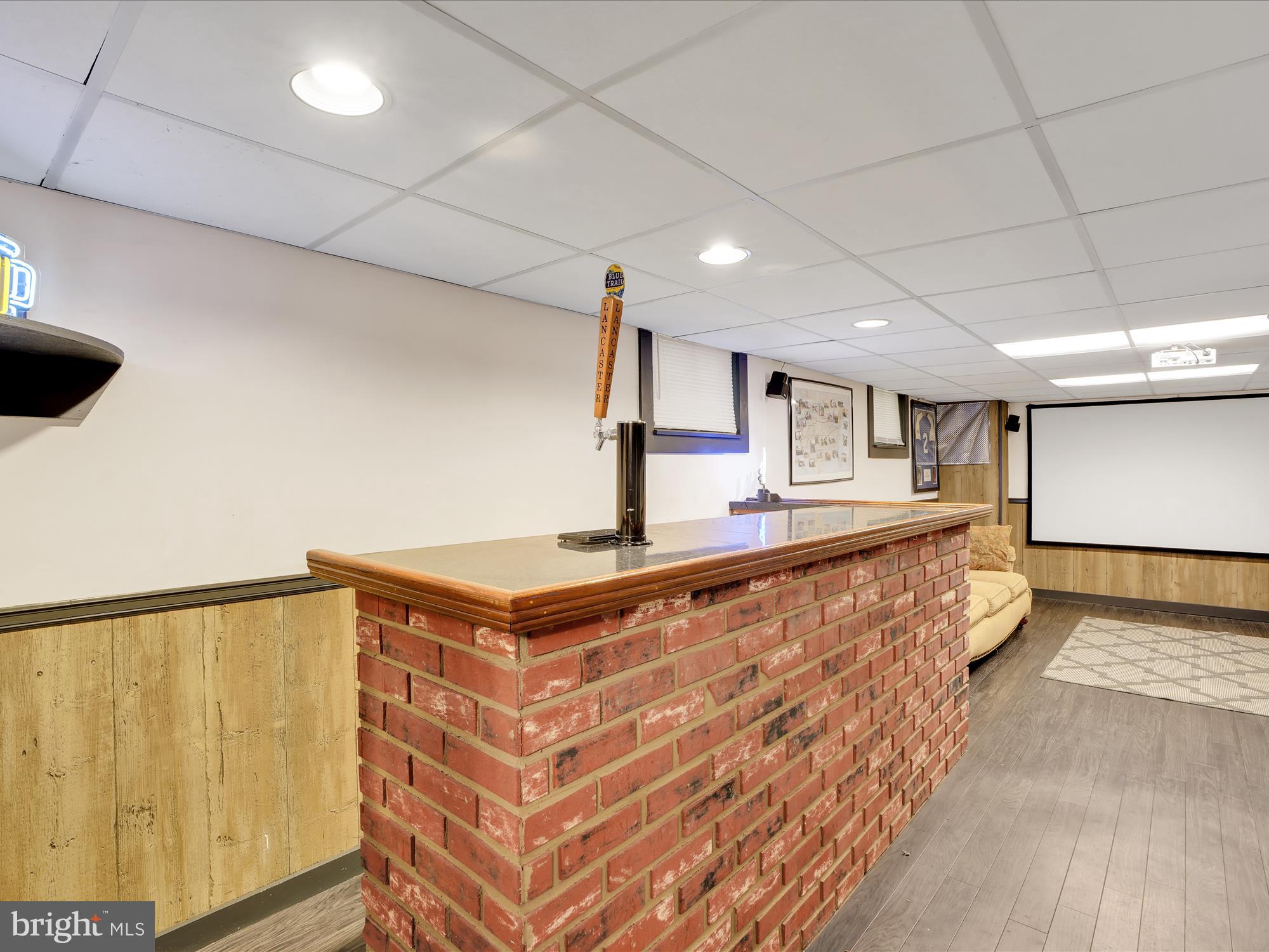 1156 Jamaica Road Lancaster, PA 17602 - Photo 22 of 30 Bar Area
