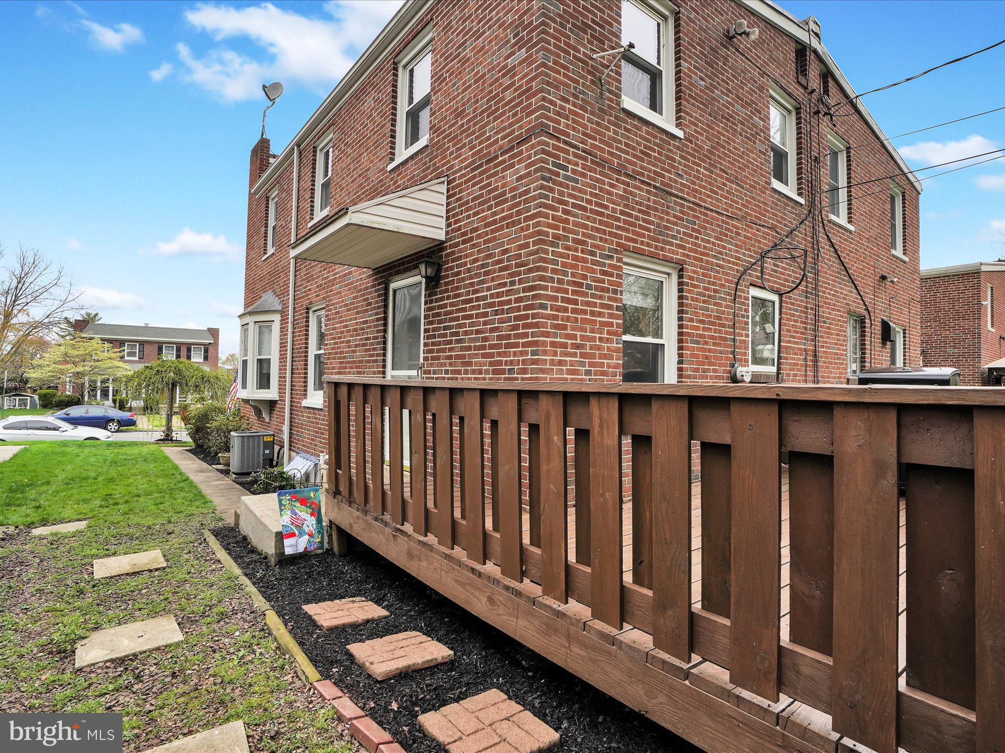 1156 Jamaica Road Lancaster, PA 17602 - Photo 28 of 30 Side View