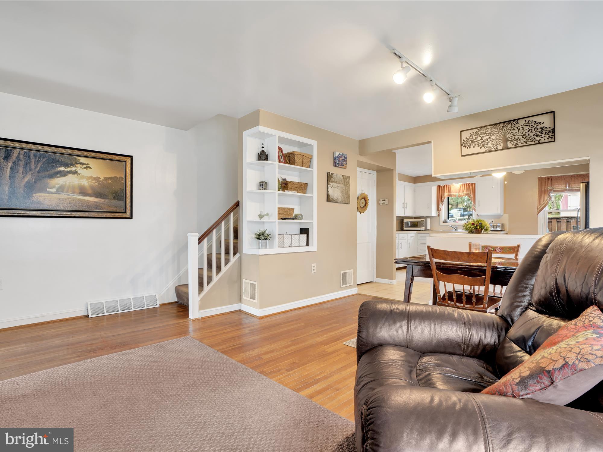 1156 Jamaica Road Lancaster, PA 17602 - Photo 10 of 30 Living Room