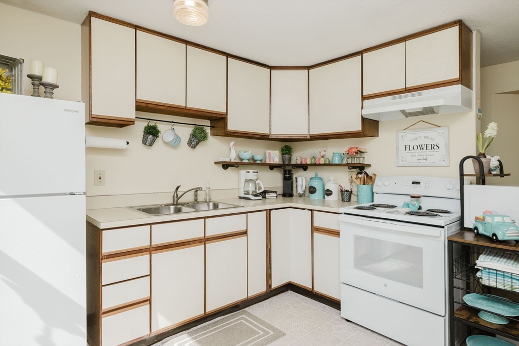 183 Eldridge Street Taunton, MA 02780 - Photo 22 of 40