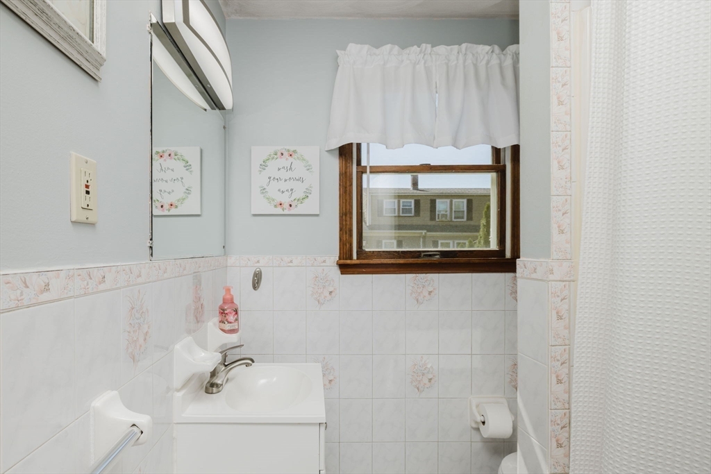 183 Eldridge Street Taunton, MA 02780 - Photo 23 of 40