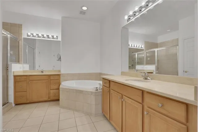 $515,000 | 4863 Hampshire Court, Unit 207, Naples, FL 34112