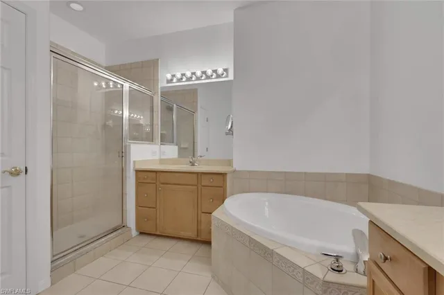 $515,000 | 4863 Hampshire Court, Unit 207, Naples, FL 34112