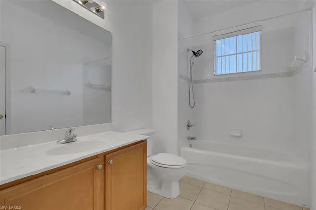 $515,000 | 4863 Hampshire Court, Unit 207, Naples, FL 34112