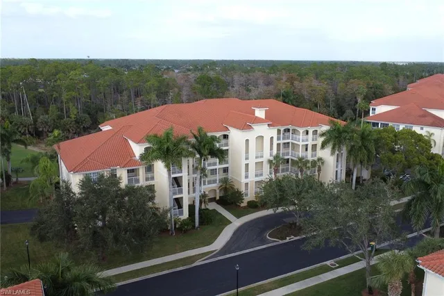 $515,000 | 4863 Hampshire Court, Unit 207, Naples, FL 34112