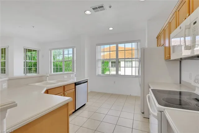 $515,000 | 4863 Hampshire Court, Unit 207, Naples, FL 34112