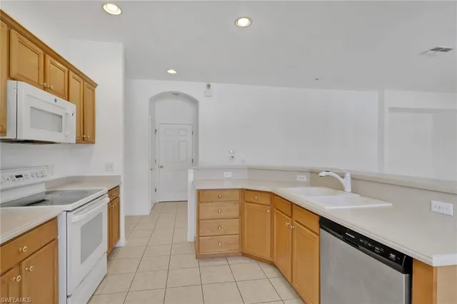 $515,000 | 4863 Hampshire Court, Unit 207, Naples, FL 34112