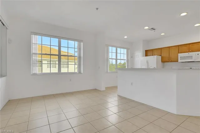 $515,000 | 4863 Hampshire Court, Unit 207, Naples, FL 34112