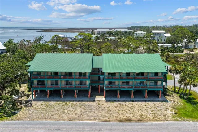 $180,000 | 15 1st Street West, Unit 307, Steinhatchee, FL 32359