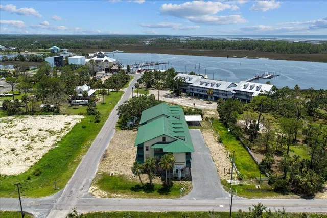 $180,000 | 15 1st Street West, Unit 307, Steinhatchee, FL 32359