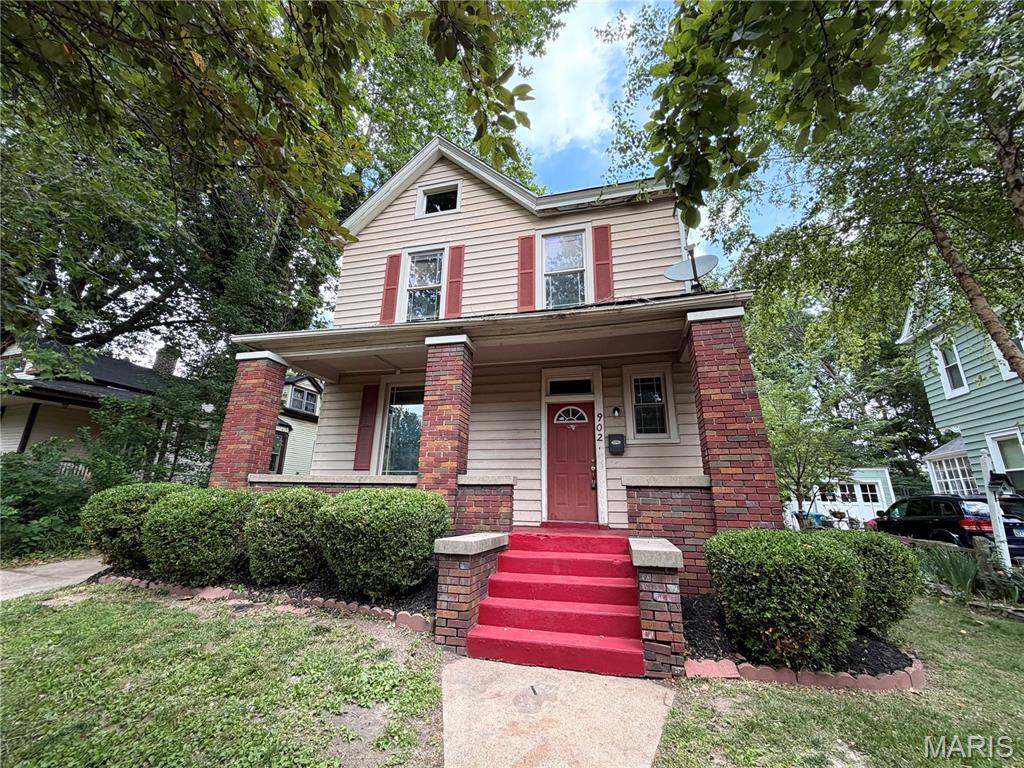 902 Royal Street Alton, IL 62002 - Photo 1 of 27