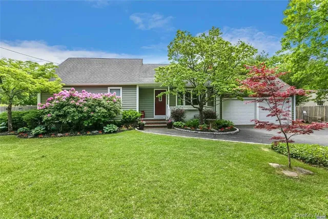 $839,000 | 219 Pond Road, Bohemia, NY 11716