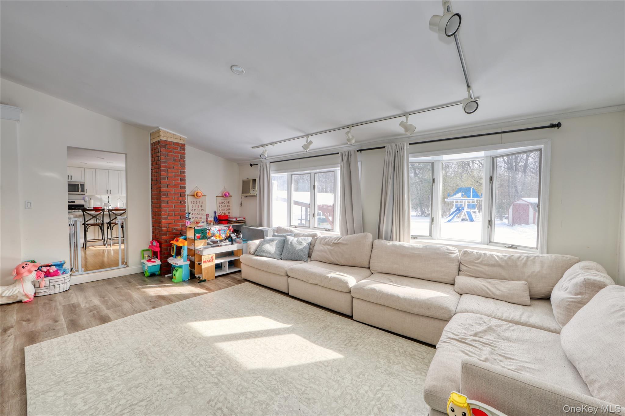 219 Pond Road Bohemia, NY 11716 - Photo 18 of 31