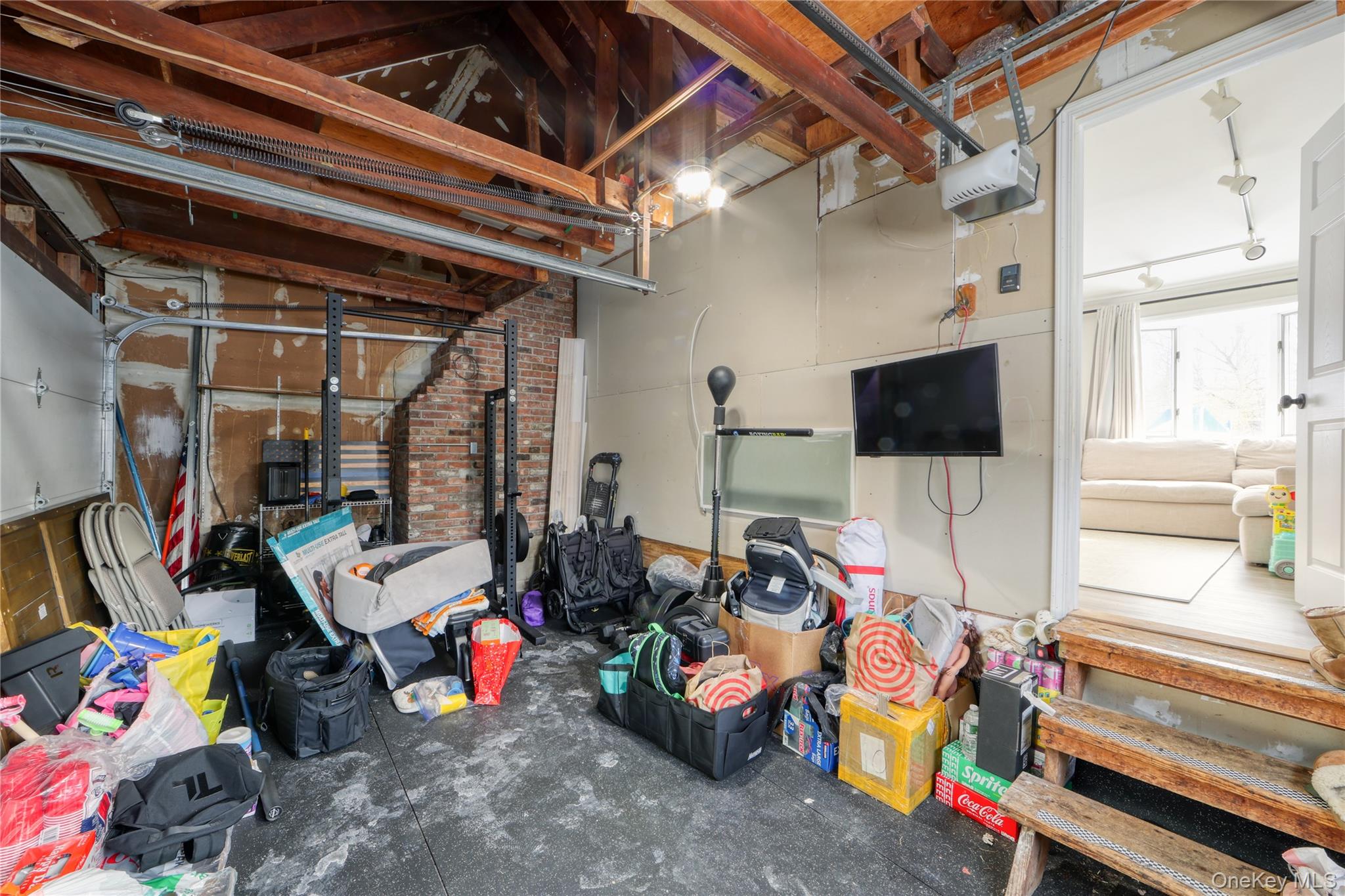 219 Pond Road Bohemia, NY 11716 - Photo 19 of 31