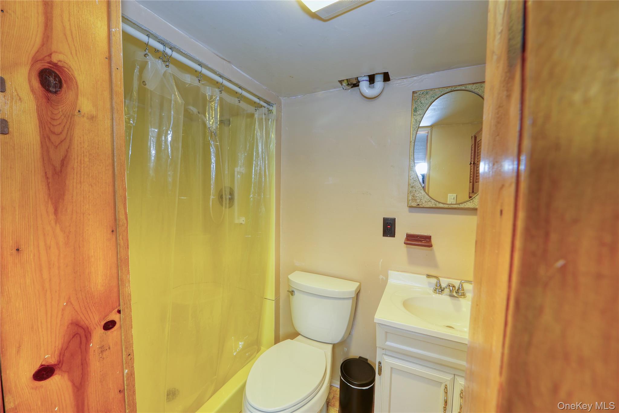 219 Pond Road Bohemia, NY 11716 - Photo 27 of 31