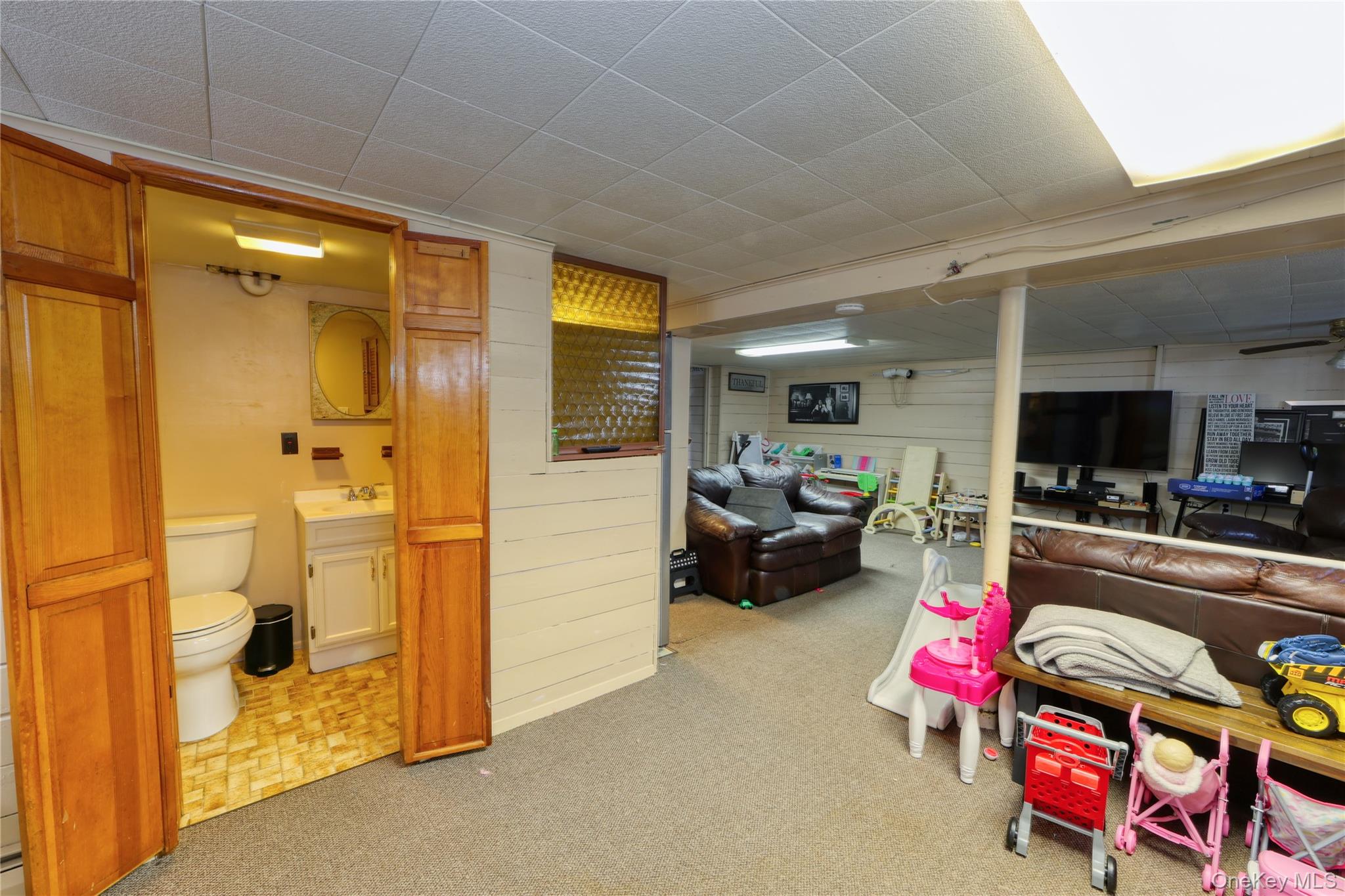 219 Pond Road Bohemia, NY 11716 - Photo 28 of 31