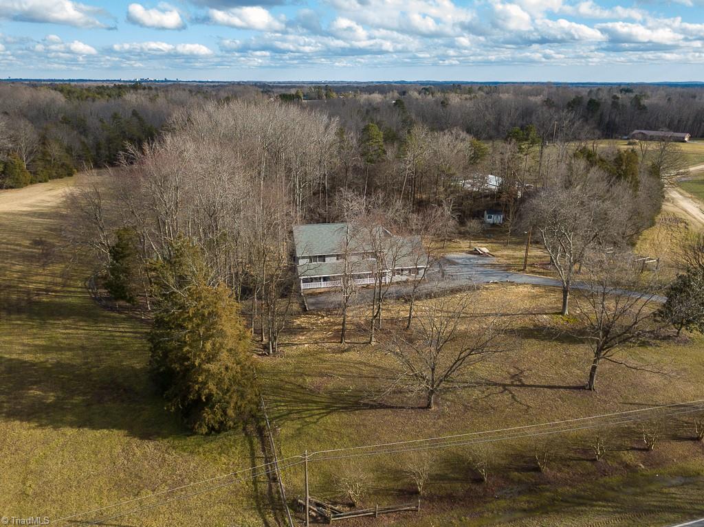 1916 North Clodfelter Road High Point, NC 27265 - Photo 3 of 32 Gallery Image 3