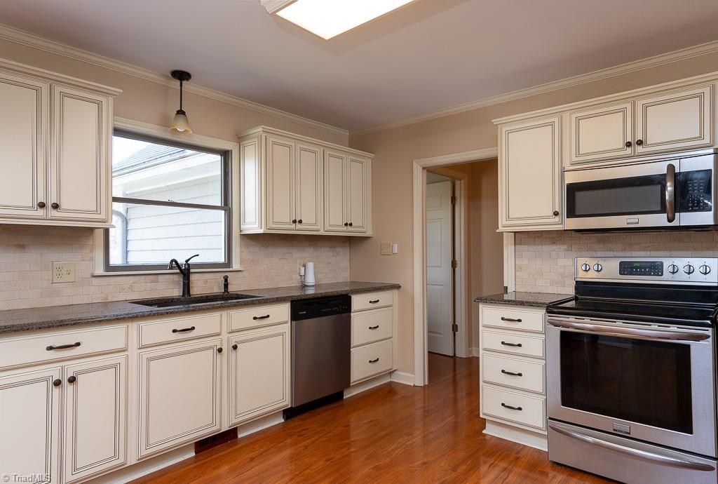1916 North Clodfelter Road High Point, NC 27265 - Photo 10 of 32 Gallery Image 10