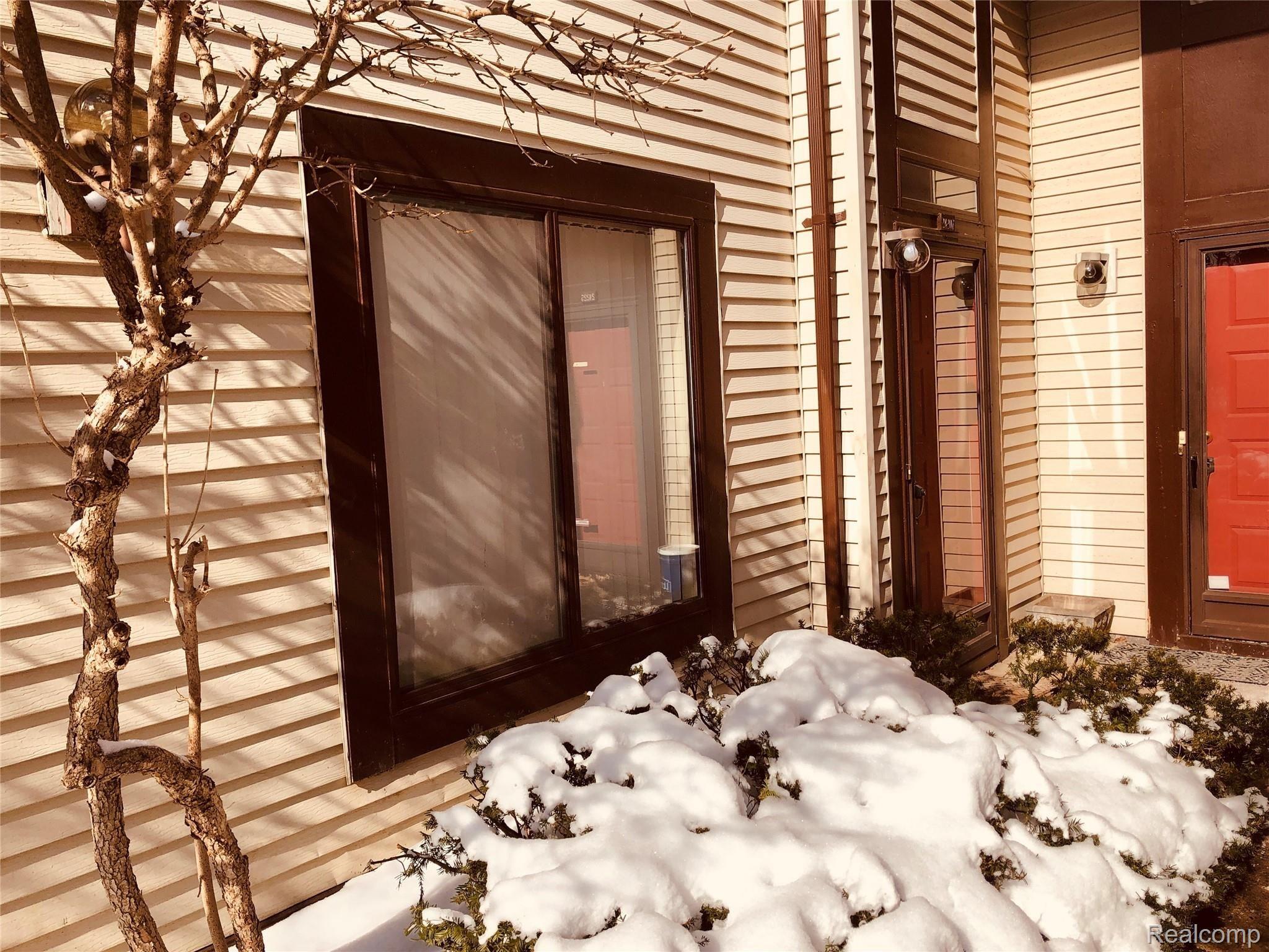 24207 Evergreen Road, Unit 41 Southfield, MI 48075 - Photo 3 of 15 IMG_8423.jpg