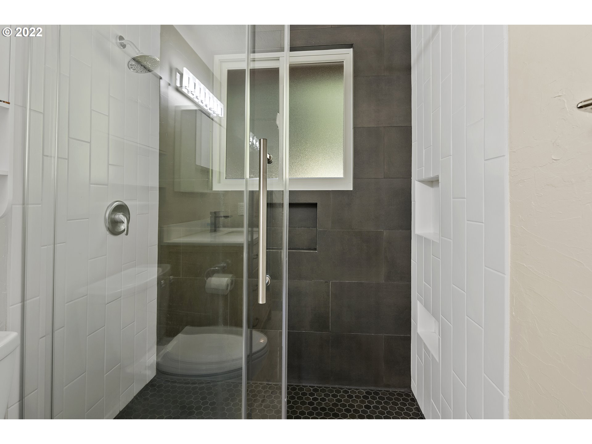 21915 South Green Mountain Road Colton, OR 97017 - Photo 17 of 32 a bathroom with a shower