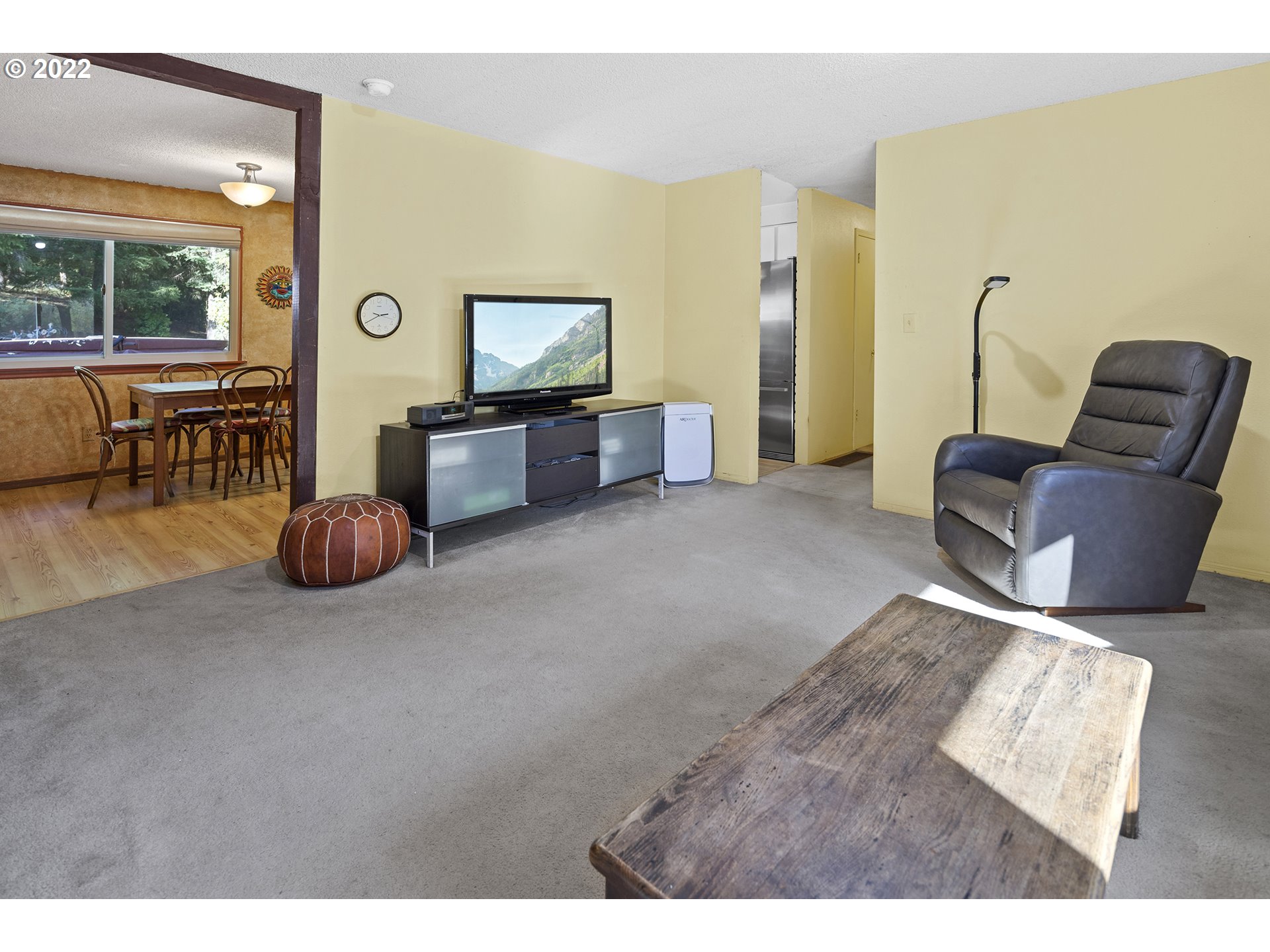 21915 South Green Mountain Road Colton, OR 97017 - Photo 6 of 32 a living room with furniture and a flat screen tv