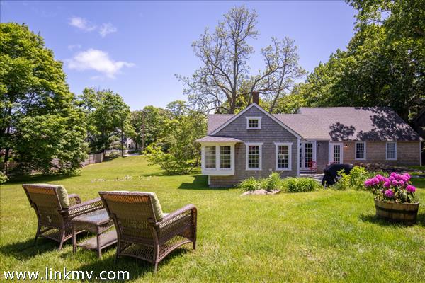 85 State Road Vineyard Haven, MA 02568 - Photo 2 of 22 http://d1qzqeyxiitrap.cloudfront.net/photos/37383/600/2b3486b2.jpg