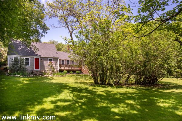 85 State Road Vineyard Haven, MA 02568 - Photo 3 of 22 http://d1qzqeyxiitrap.cloudfront.net/photos/37383/600/0556094f.jpg