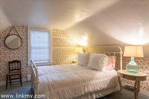85 State Road Vineyard Haven, MA 02568 - Photo 21 of 22 http://d1qzqeyxiitrap.cloudfront.net/photos/37383/600/510e3feb.jpg