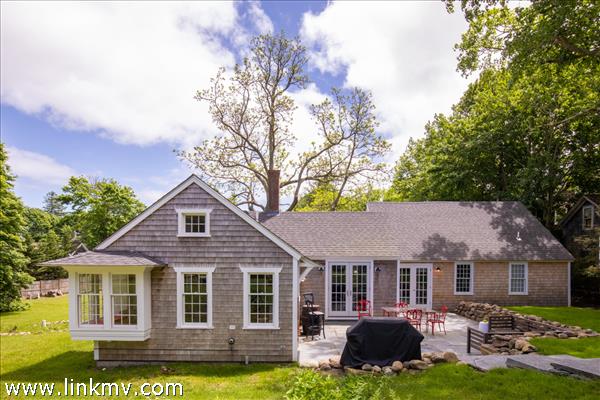 85 State Road Vineyard Haven, MA 02568 - Photo 5 of 22 http://d1qzqeyxiitrap.cloudfront.net/photos/37383/600/62a8dee3.jpg