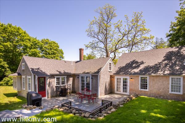 85 State Road Vineyard Haven, MA 02568 - Photo 6 of 22 http://d1qzqeyxiitrap.cloudfront.net/photos/37383/600/124b85bf.jpg