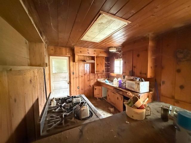 28826 Auberry Road Prather, CA 93651 - Photo 36 of 48 a room with lots of chairs and a large window