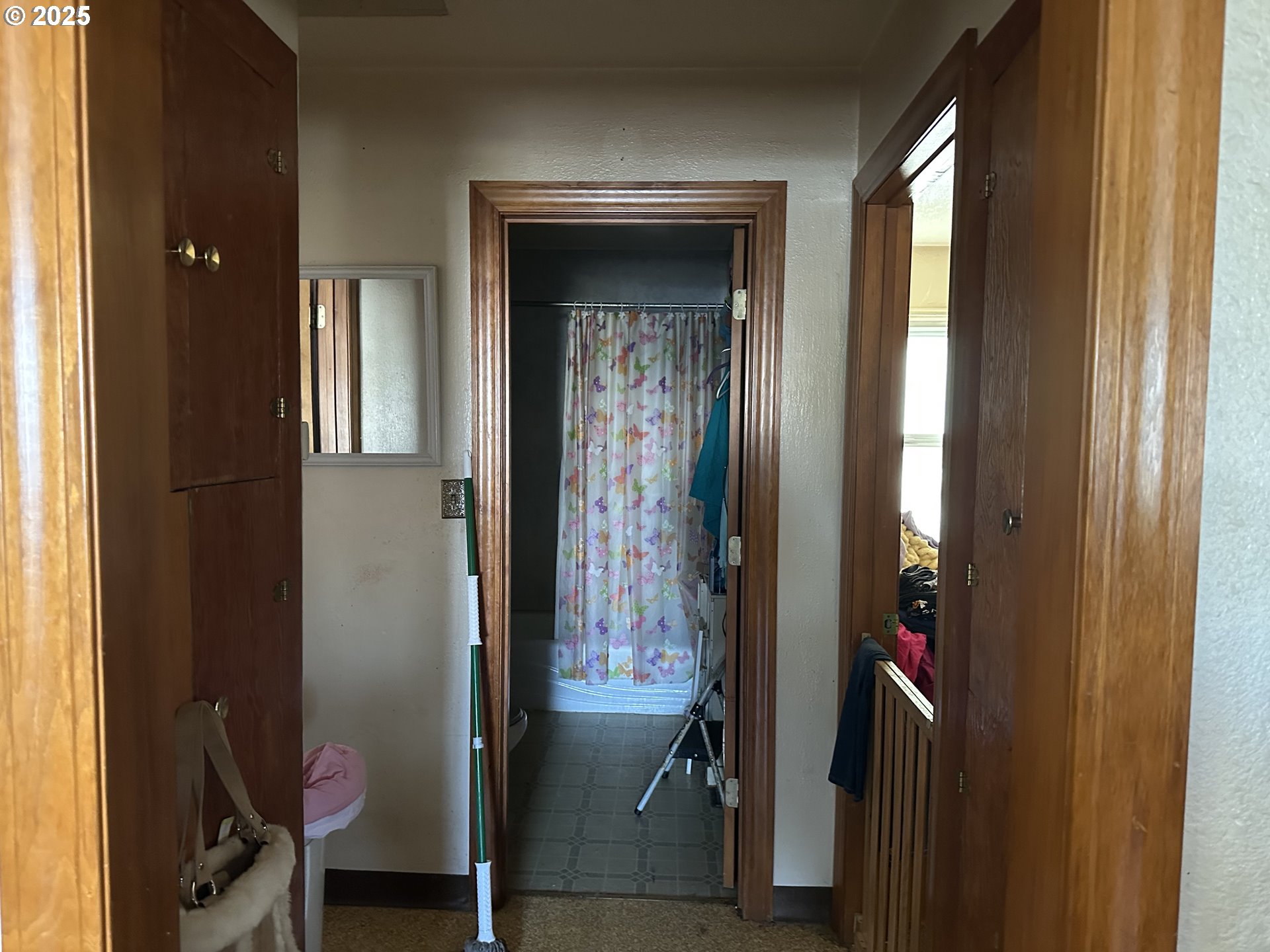 425 Southwest 17th Street Pendleton, OR 97801 - Photo 4 of 5 a view of a hallway with large door