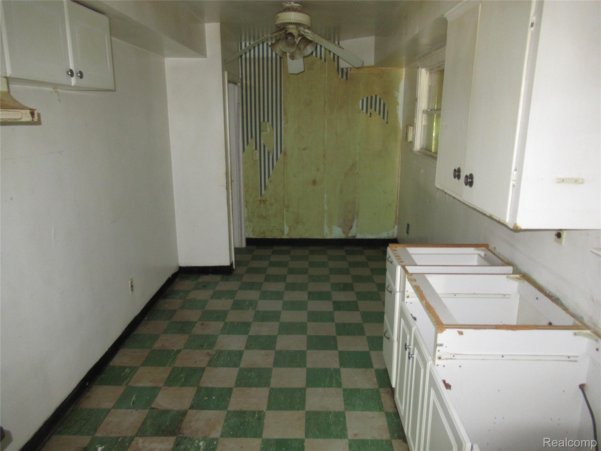 16145 Lahser Road Detroit, MI 48219 - Photo 4 of 11 IMG_0003.JPG