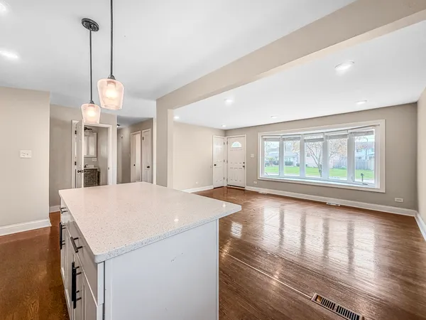 $350,999 | 7241 Beloit Avenue, Bridgeview, IL 60455