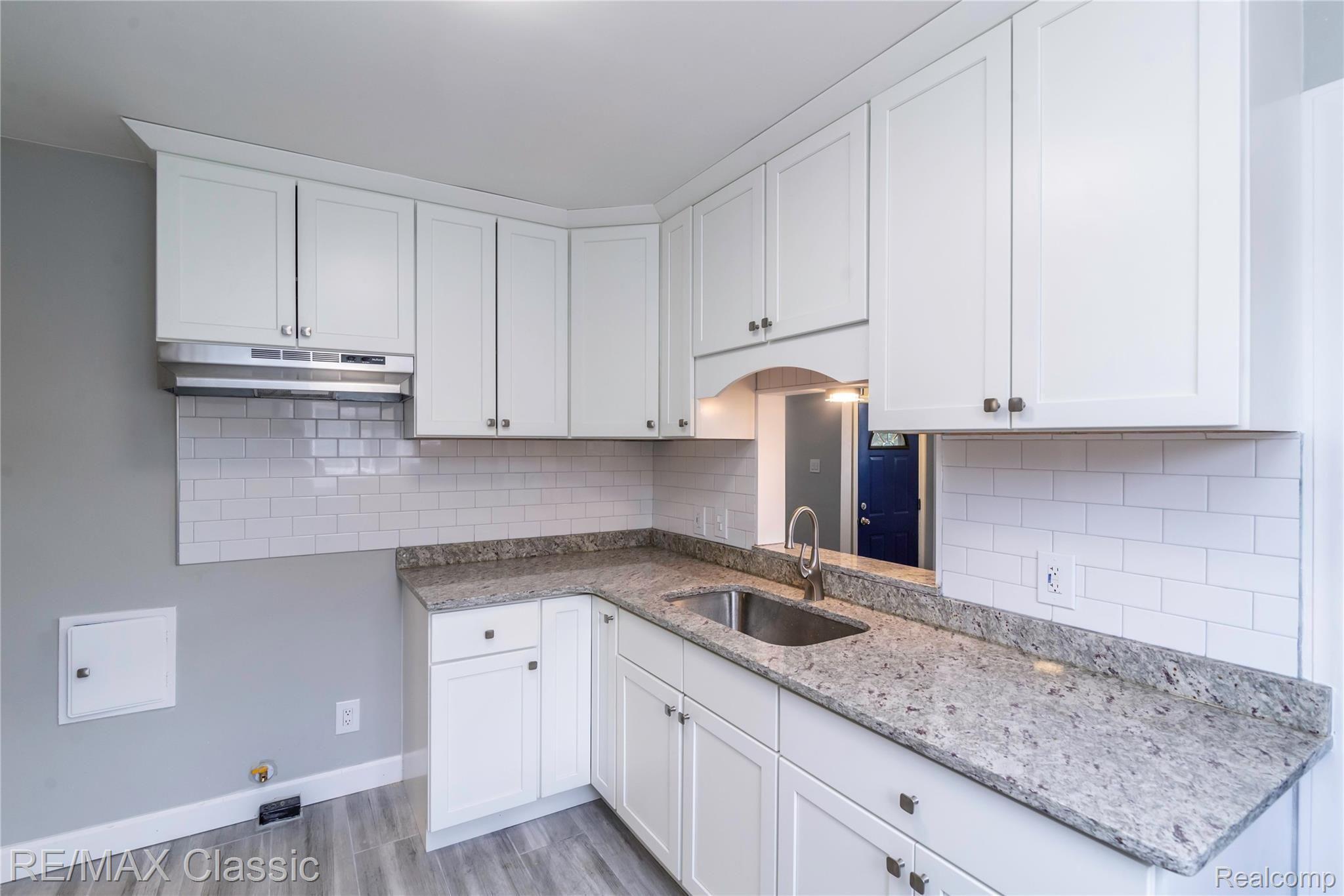 8937 Ruth Avenue Allen Park, MI 48101 - Photo 3 of 50 Ruth6450.jpg