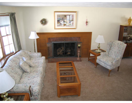 23 Parlee Road Chelmsford, MA 01824 - Photo 3 of 16