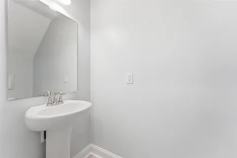 $189,000 | 1220 Pithon Street, Unit 9, Lake Charles, LA 70601