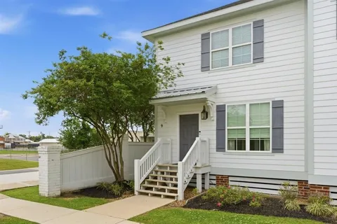 $189,000 | 1220 Pithon Street, Unit 9, Lake Charles, LA 70601