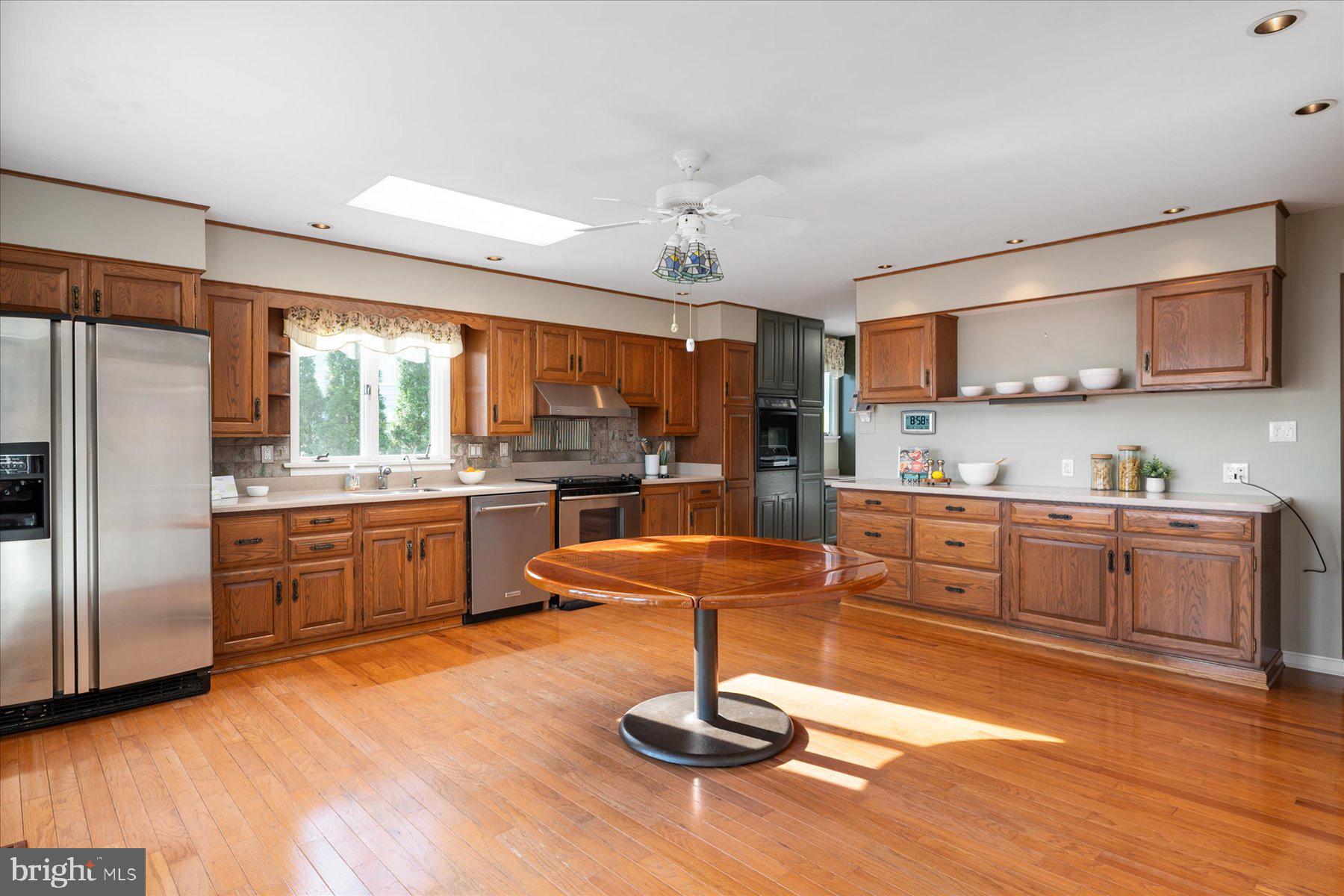 112 Park Avenue Edgewater, MD 21037 - Photo 13 of 58 Large Eat in Kitchen
