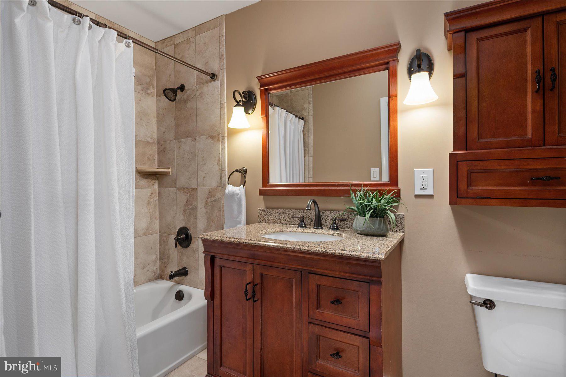 112 Park Avenue Edgewater, MD 21037 - Photo 42 of 58 Upstairs Hall Bathroom
