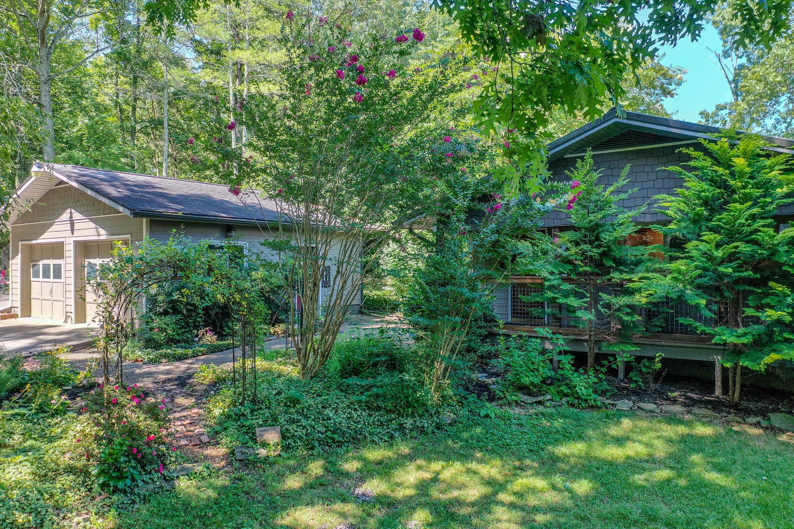 3555 Light Pink Road Louisville, TN 37777 - Photo 3 of 40 Gallery Image 3