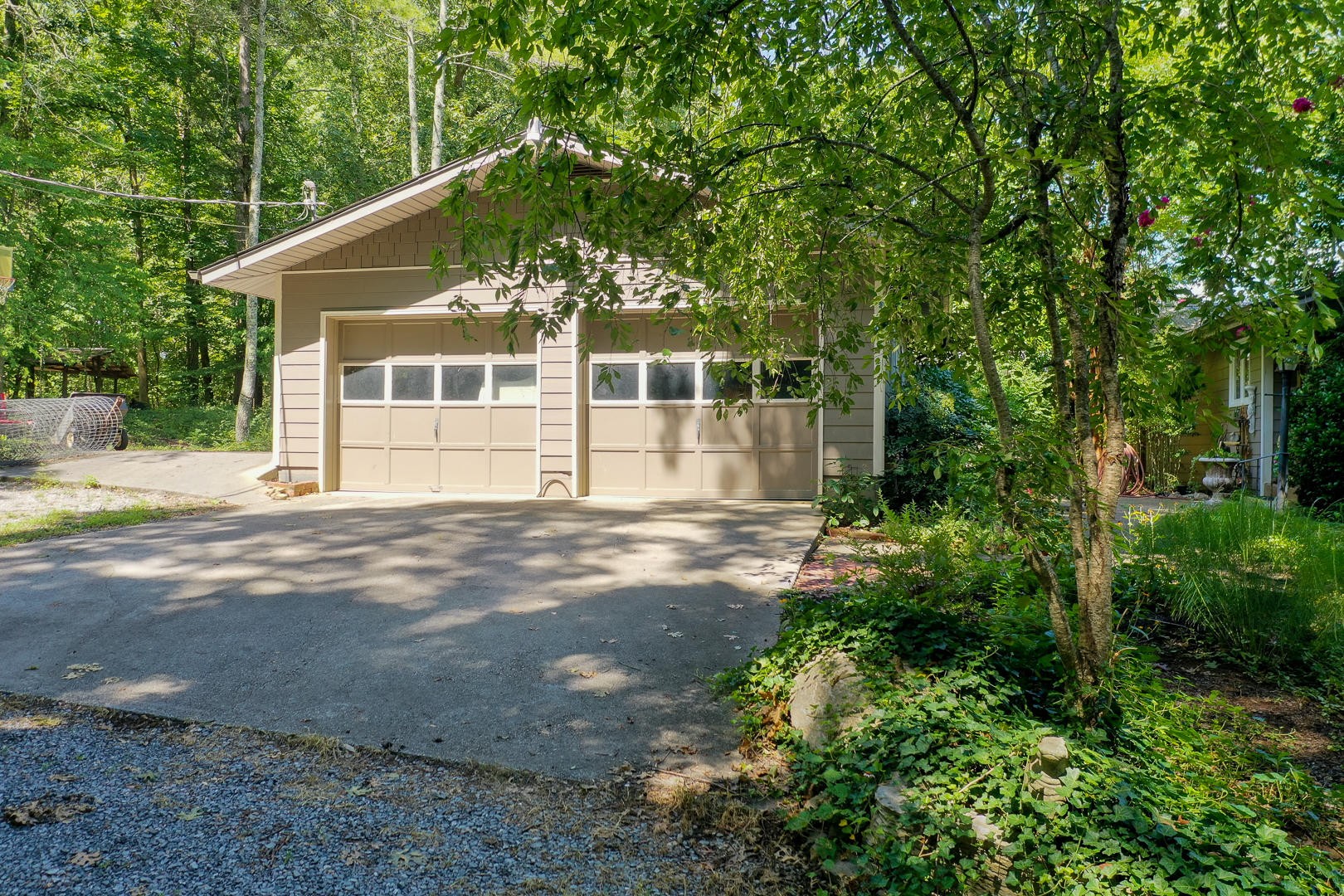 3555 Light Pink Road Louisville, TN 37777 - Photo 4 of 40 Gallery Image 4