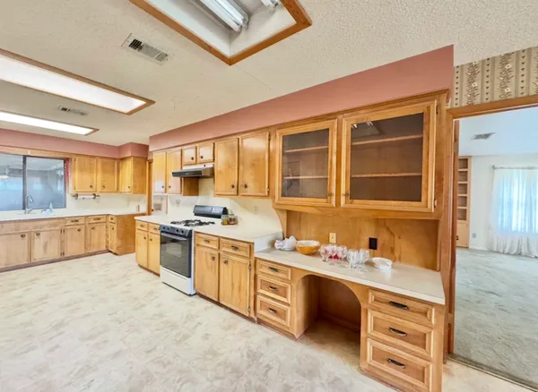 $549,000 | 2410 State Highway 95, Elgin, TX 78621