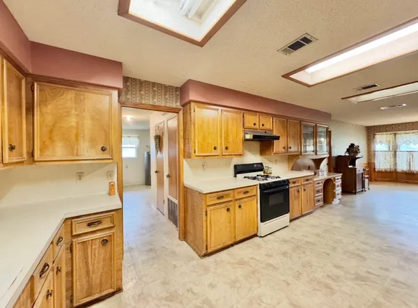 $549,000 | 2410 State Highway 95, Elgin, TX 78621