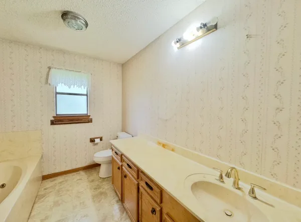 $549,000 | 2410 State Highway 95, Elgin, TX 78621